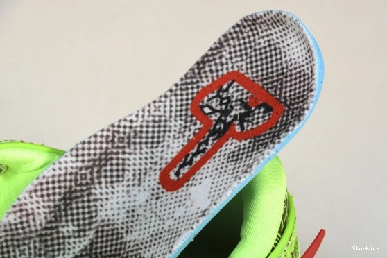 Stocking Stuffer  LeBron 20  FJ4955-300 Nike 0318